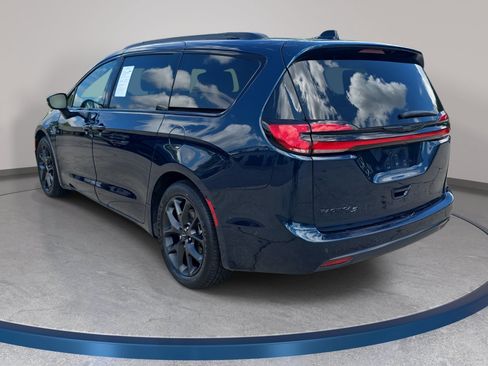 Used 2023 Chrysler Pacifica Touring-L w/ S Appearance Package FWD image 8
