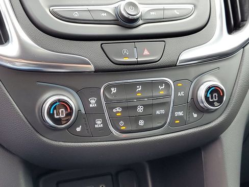 Used 2022 Chevrolet Equinox LT FWD image 16