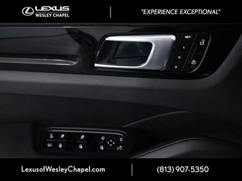 Used 2023 Porsche Cayenne AWD/4WD image 33