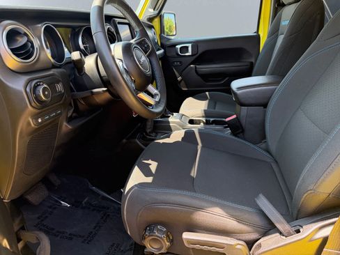 Used 2023 Jeep Wrangler Unlimited Rubicon 4xe AWD/4WD image 7