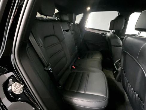 Used 2023 Porsche Macan Turbo image 17