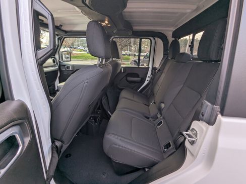 Used 2021 Jeep Gladiator Willys image 11