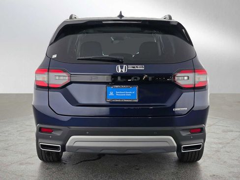 New 2025 Honda Pilot Touring image 4