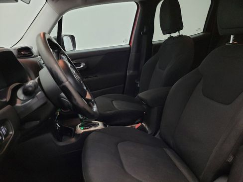 Used 2015 Jeep Renegade Latitude FWD image 17