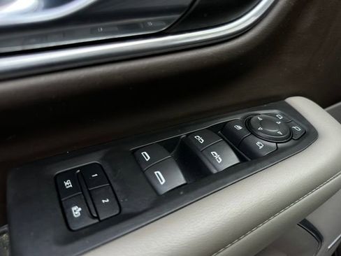 Used 2021 Chevrolet Suburban LT w/ LT Signature Package image 12