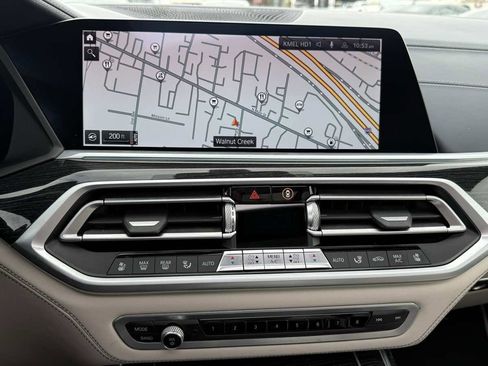 Used 2021 BMW X7 M50i image 23