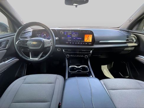 Used 2025 Chevrolet Traverse LT w/ Enhanced Driving Package FWD image 16