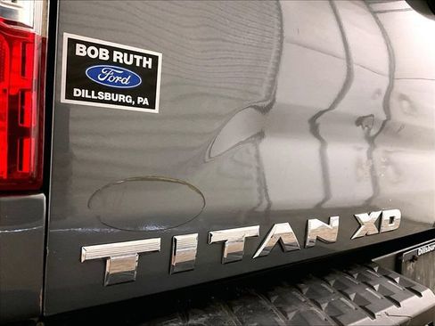 Used 2018 Nissan Titan SL w/ Chrome Package AWD/4WD image 13