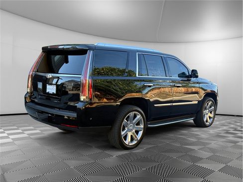 Used 2020 Cadillac Escalade Premium Luxury AWD/4WD image 5
