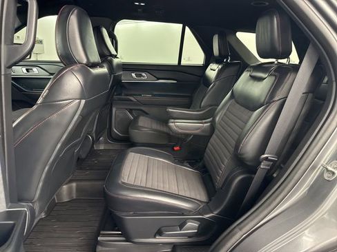 Used 2025 Ford Explorer ST-Line w/ Premium Package image 15