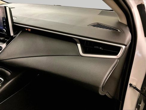 Used 2020 Toyota Corolla LE FWD image 15