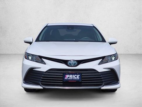 Used 2022 Toyota Camry LE FWD image 2