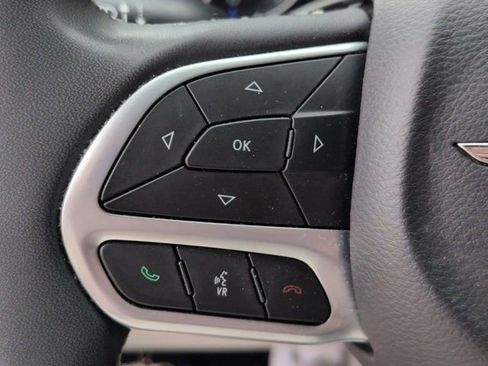 Used 2024 Chrysler Pacifica Touring-L FWD image 20