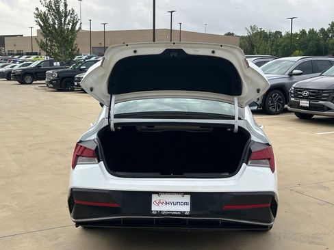 Used 2025 Hyundai Elantra SEL FWD image 15