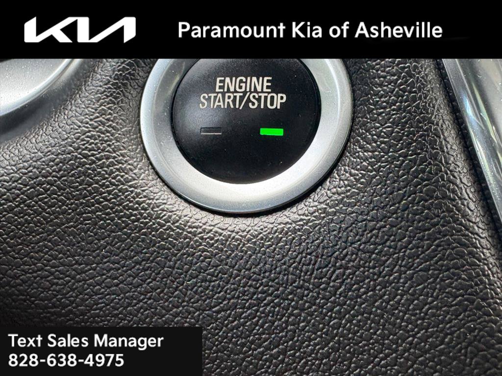 Used 2023 Chevrolet Traverse LT FWD image 12