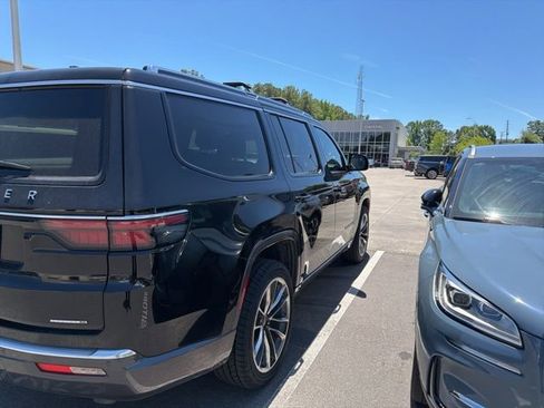 Used 2022 Jeep Wagoneer Series III w/ Premium Group I AWD/4WD image 4