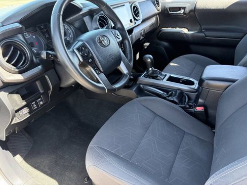 Used 2017 Toyota Tacoma TRD Off-Road w/ Tow Package AWD/4WD image 19