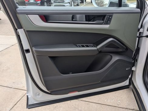 Certified 2025 Porsche Cayenne Coupe image 13