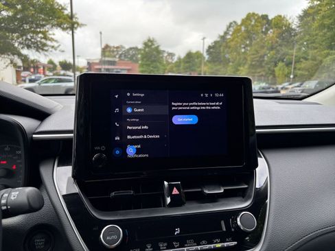 Used 2025 Toyota Corolla Cross LE image 18