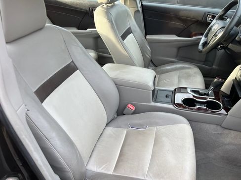 Used 2014 Toyota Camry XLE w/ Leather Package FWD image 12