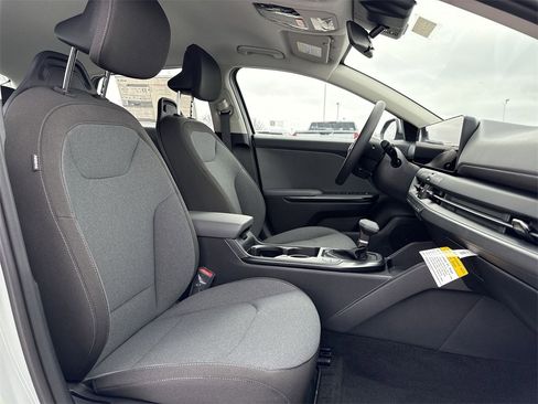 New 2025 Kia K4 LXS image 25