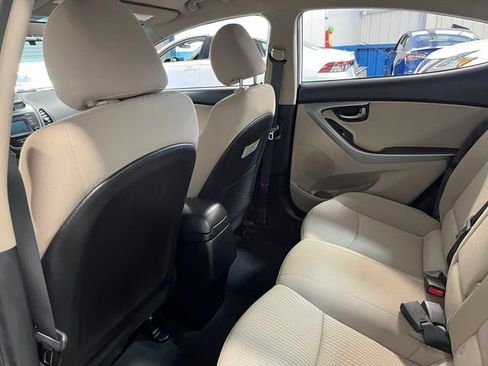 Used 2015 Hyundai Elantra SE w/ Option Group 02 FWD image 17
