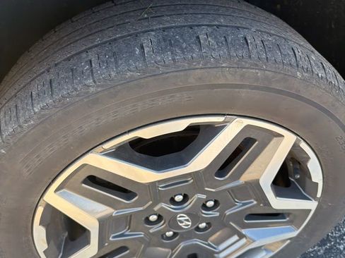 Used 2021 Hyundai Santa Fe Calligraphy image 2