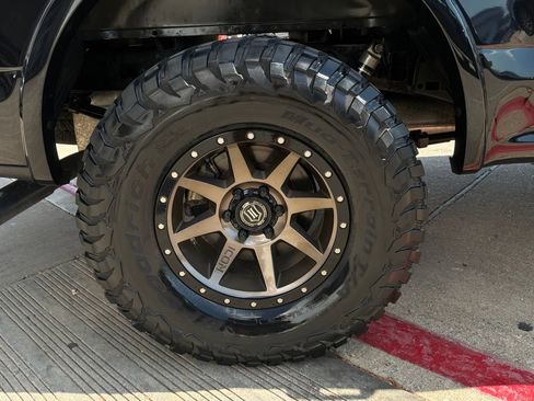 Used 2019 Ford F150 Platinum w/ Equipment Group 701A Luxury AWD/4WD image 9