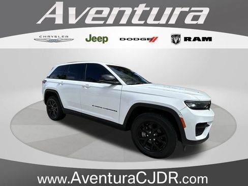 Certified 2024 Jeep Grand Cherokee Altitude AWD/4WD image 1