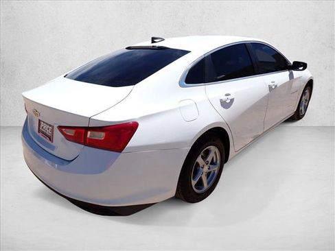 Used 2018 Chevrolet Malibu LS w/ LPO, Convenience Package 2 FWD image 4