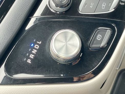 Used 2017 Chrysler Pacifica Touring-L Plus FWD image 27