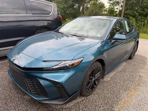 Used 2025 Toyota Camry SE w/ Convenience Package AWD/4WD image 1