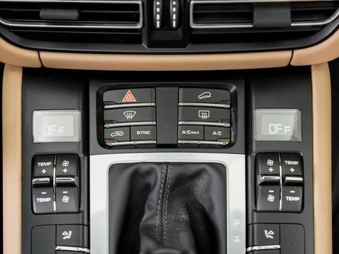 Certified 2021 Porsche Macan AWD/4WD image 19