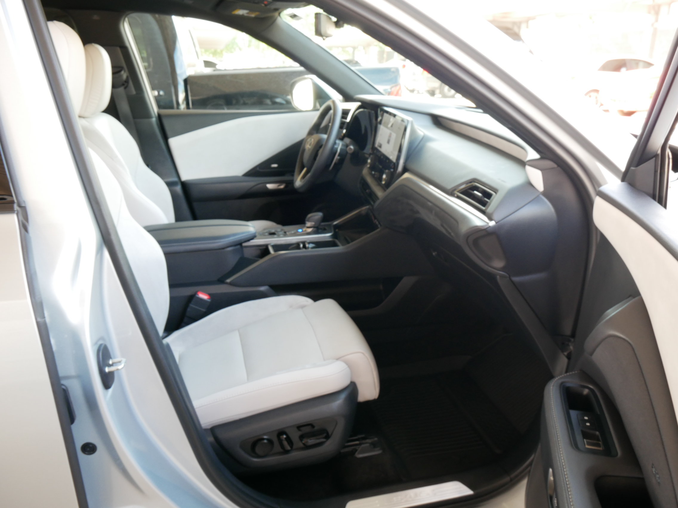 Certified 2026 Lexus TX 550h AWD Plug-In Hybrid w/ Technology Package image 10
