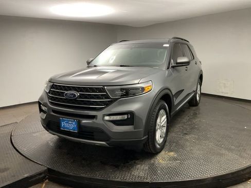 Used 2022 Ford Explorer XLT w/ Equipment Group 202A image 3