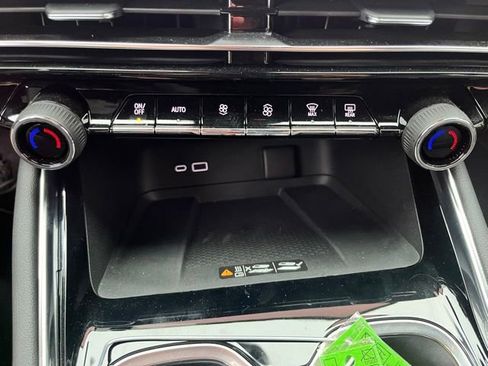 Used 2024 Chevrolet Traverse RS image 41