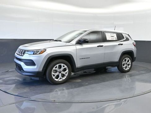 Used 2025 Jeep Compass Sport w/ Mopar Graphics Package AWD/4WD image 8