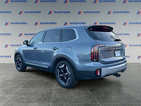 Used 2023 Kia Telluride EX image 3