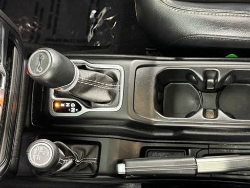 Used 2019 Jeep Wrangler Unlimited Sahara AWD/4WD image 30