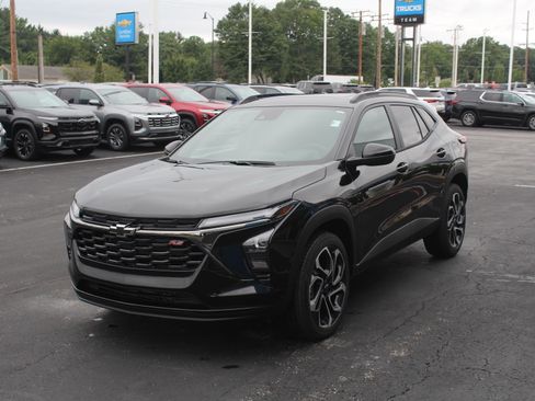 New 2026 Chevrolet Trax RS w/ Sunroof Package FWD image 7