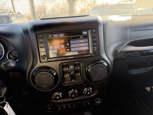 Used 2014 Jeep Wrangler Unlimited Sahara AWD/4WD image 13