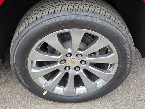 New 2025 Chevrolet Suburban Premier image 5