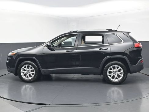 Used 2018 Jeep Cherokee Latitude w/ Safety Group AWD/4WD image 8