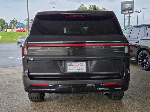 Used 2025 Lincoln Navigator Reserve AWD/4WD image 4