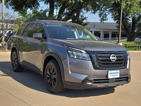 Used 2024 Nissan Pathfinder SV FWD image 3