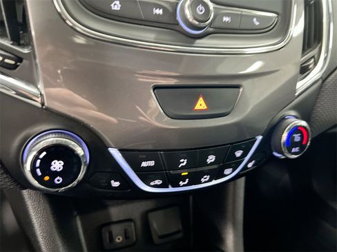 Used 2019 Chevrolet Cruze LT image 15
