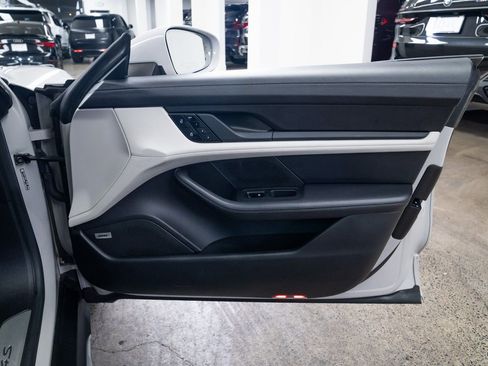 Used 2021 Porsche Taycan 4S w/ Premium Package image 23