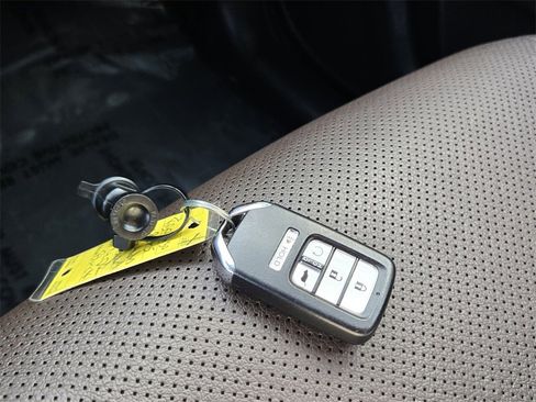 Certified 2025 Honda Passport EX-L image 20