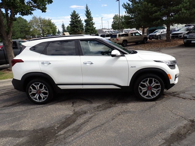 Used 2021 Kia Seltos SX w/ SX Sunroof Package AWD/4WD image 3