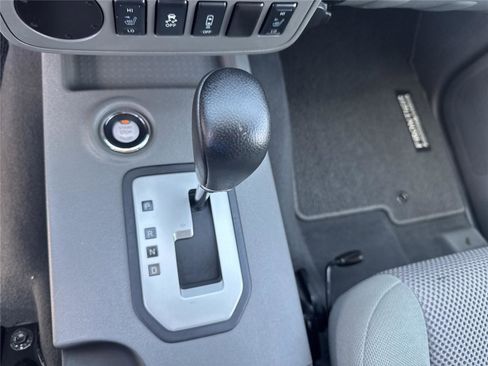 Used 2020 Nissan Frontier SV w/ Midnight Edition Floor Mats RWD image 28